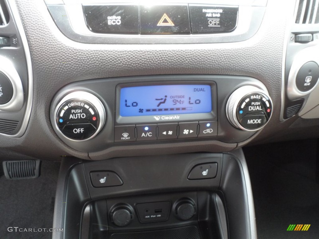 2013 Hyundai Tucson Limited Controls Photo #68825516