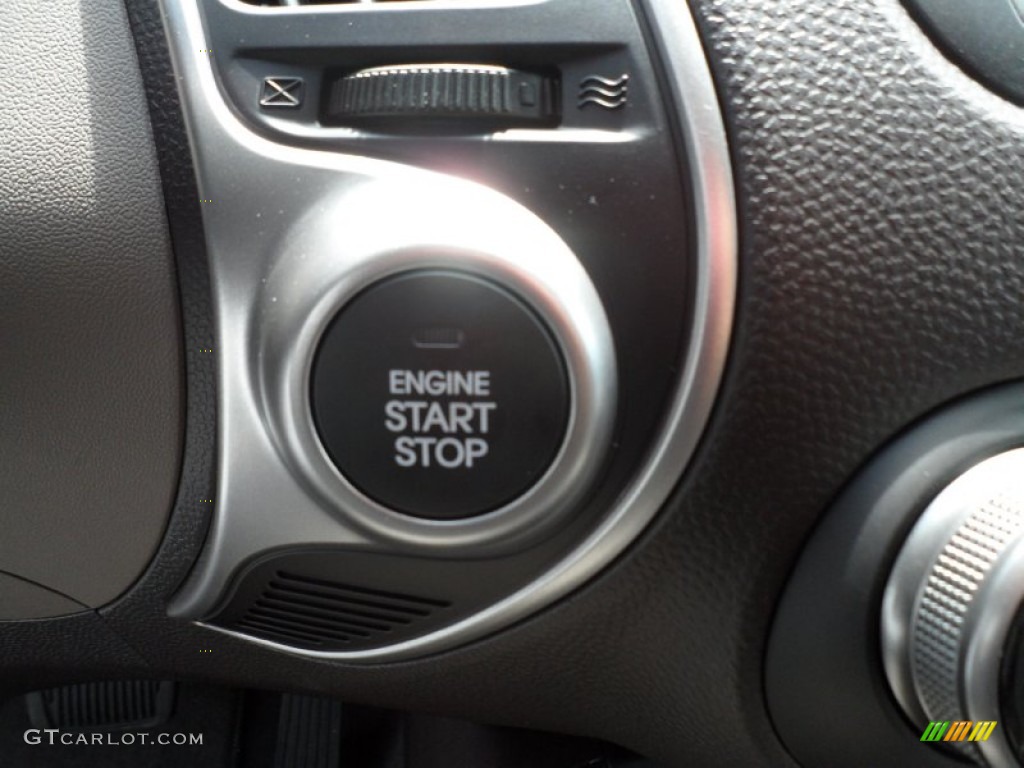 2013 Hyundai Tucson Limited Controls Photo #68825531