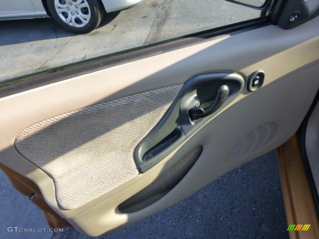 2002 Cavalier LS Sedan - Mayan Gold Metallic / Neutral photo #11