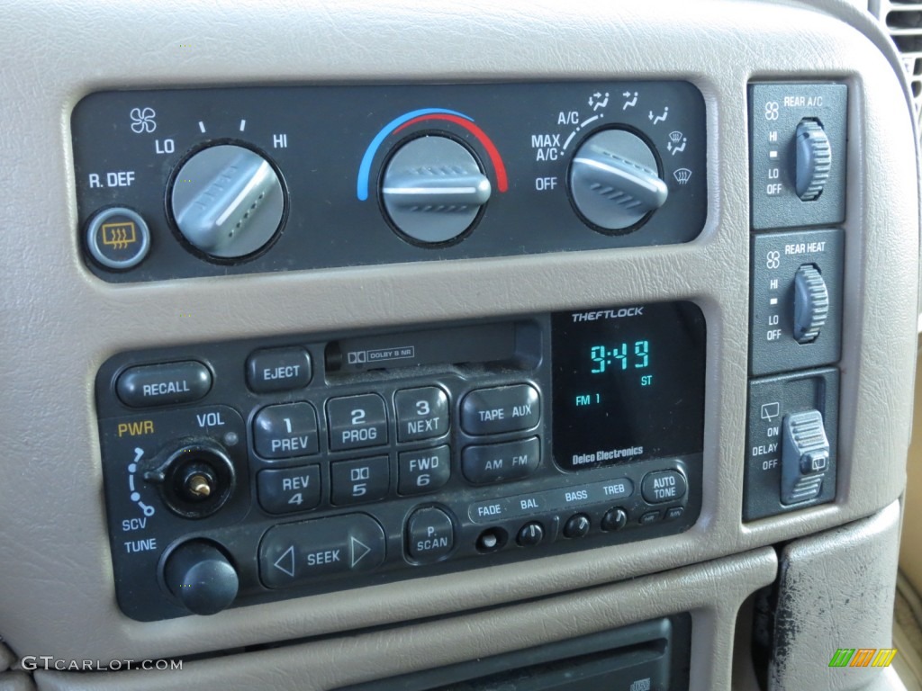 2001 Chevrolet Astro LS Passenger Van Controls Photo #68826905
