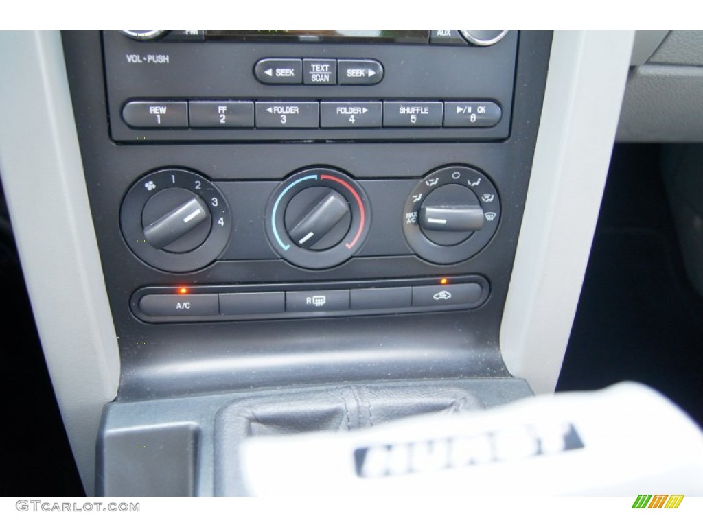 2008 Ford Mustang GT Premium Coupe Controls Photo #68827664