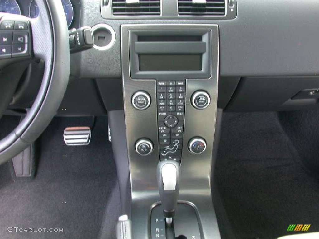 2011 Volvo S40 T5 R-Design Controls Photos