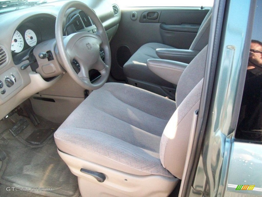Taupe Interior 2003 Dodge Caravan SE Photo #68838570
