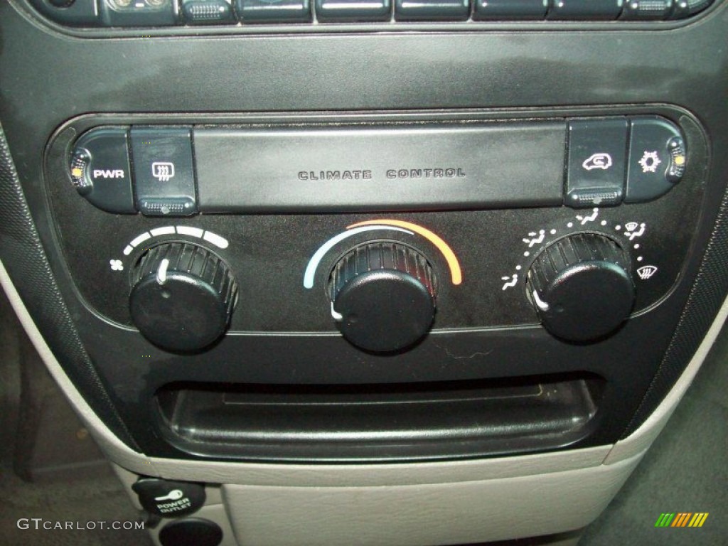 2003 Dodge Caravan SE Controls Photo #68838633