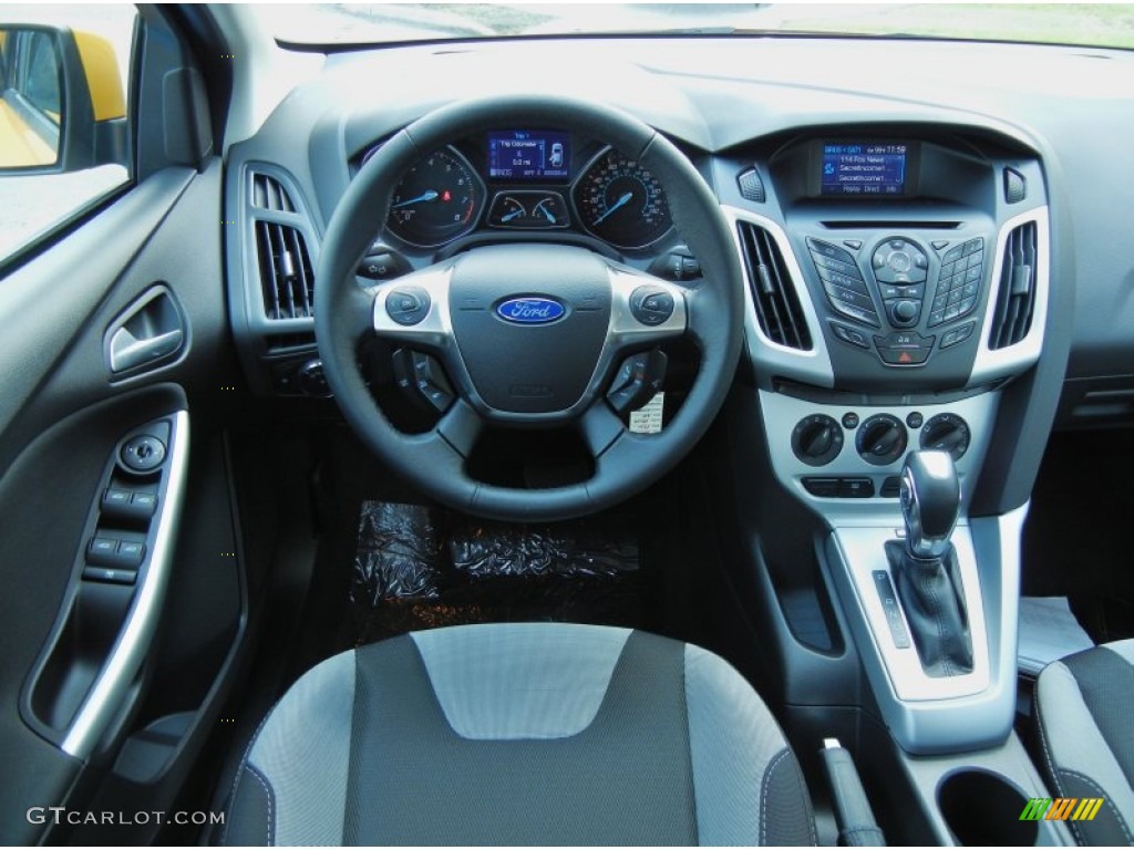 2012 Ford Focus SE Sport Sedan Two-Tone Sport Dashboard Photo #68839614