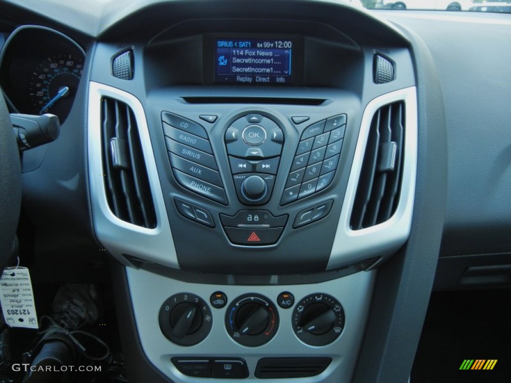 2012 Ford Focus SE Sport Sedan Controls Photo #68839632