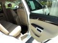 2009 Polar White Saturn VUE XR V6  photo #21