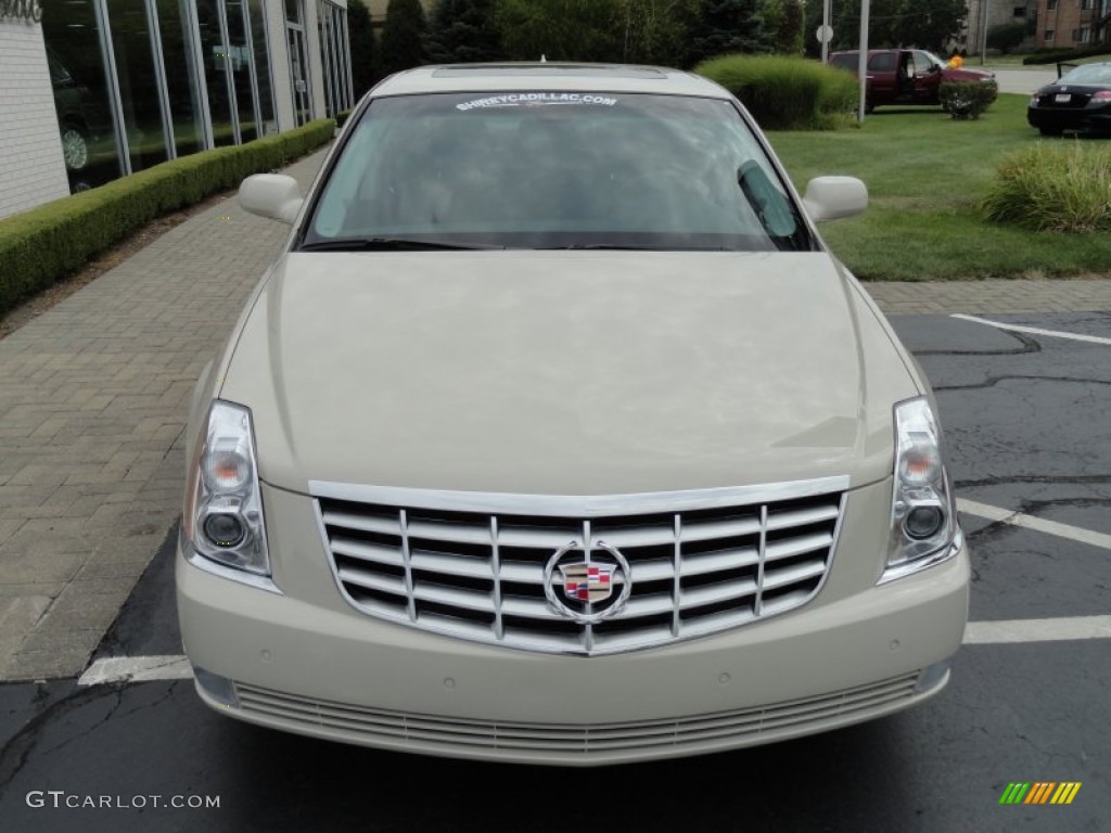 Vanille Latte Metallic 2011 Cadillac DTS Luxury Exterior Photo #68842437