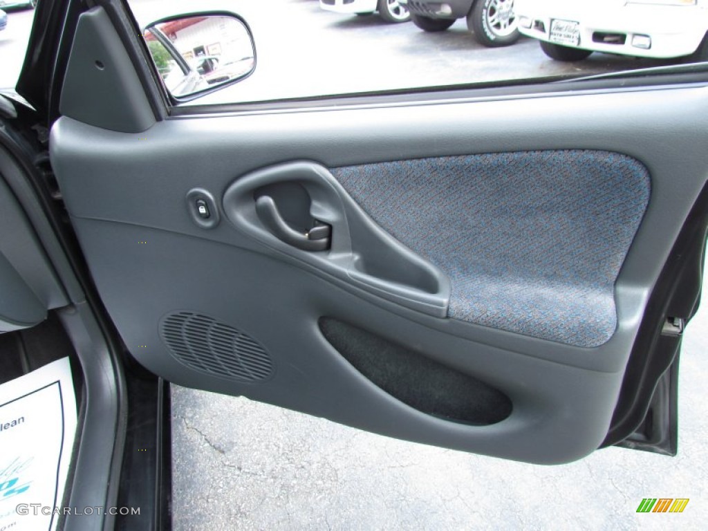 1999 Chevrolet Cavalier LS Sedan Medium Gray Door Panel Photo #68843367