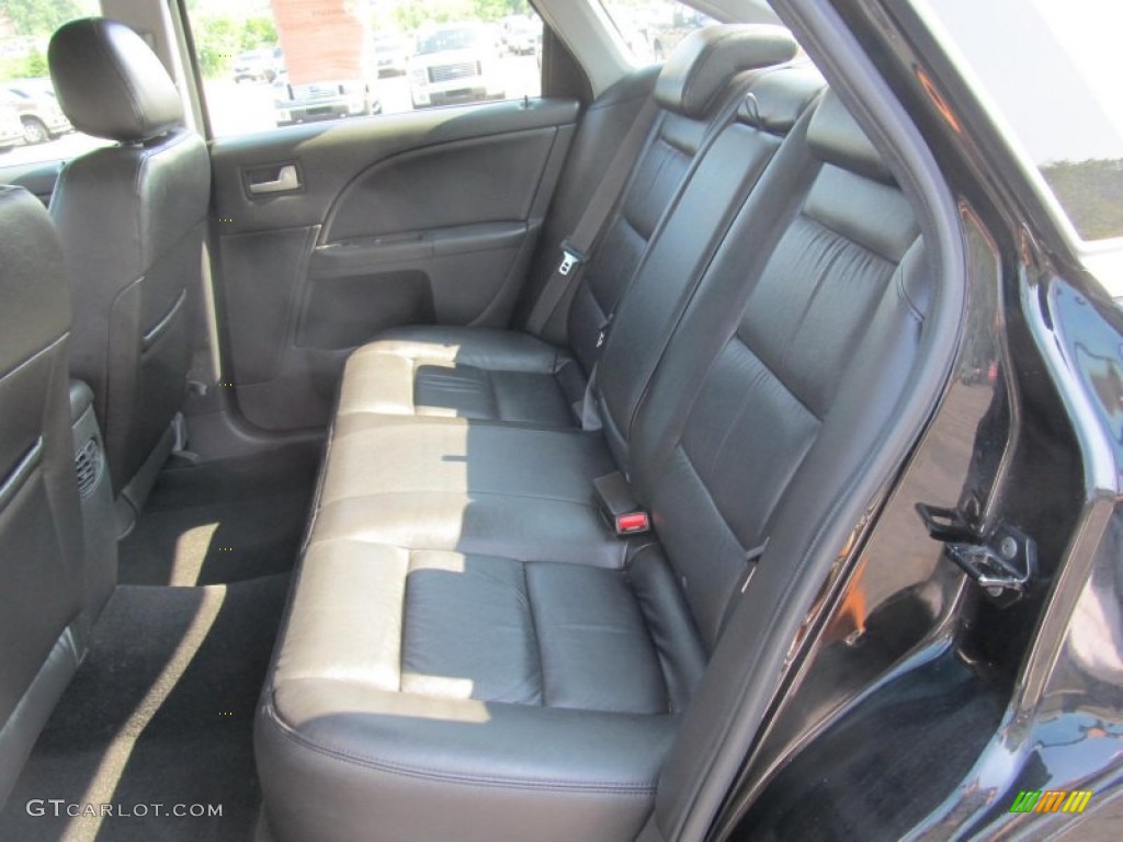 2005 Ford Five Hundred Limited AWD Rear Seat Photo #68843697