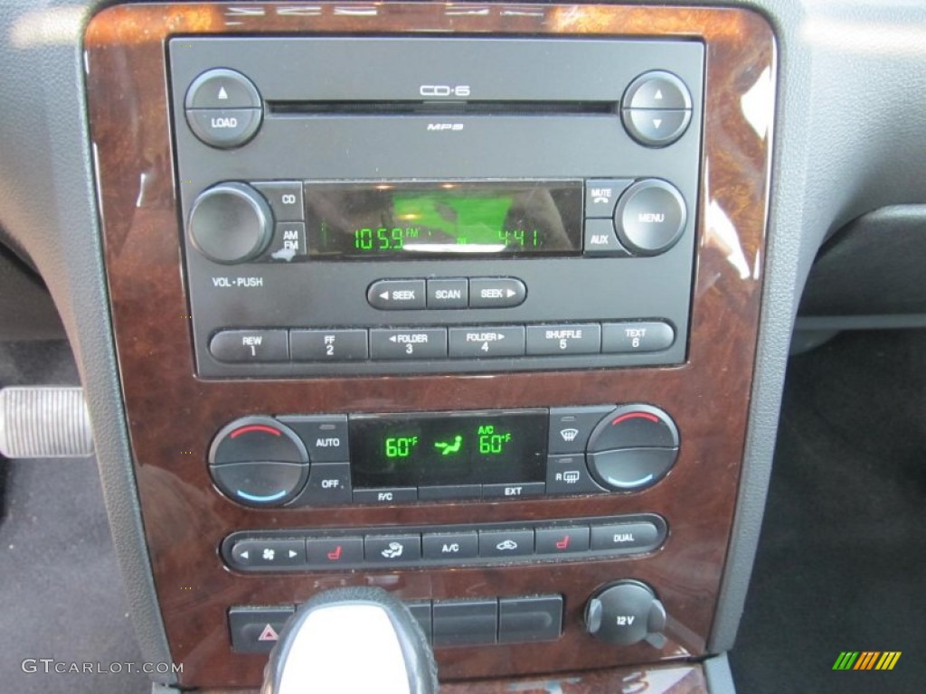 2005 Ford Five Hundred Limited AWD Controls Photo #68843721