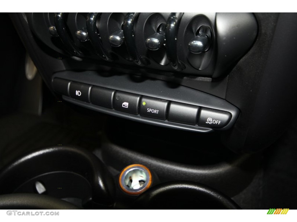 2012 Cooper S Countryman - Pure Red / Carbon Black photo #16