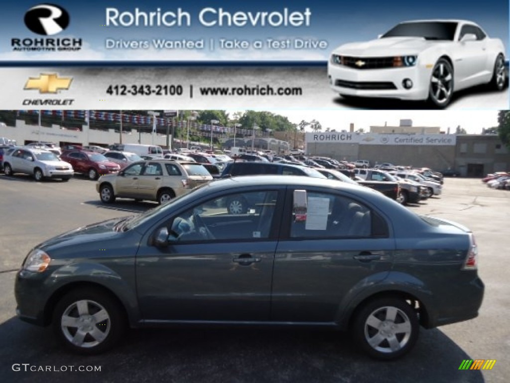 2010 Aveo LT Sedan - Wintergreen / Charcoal photo #1