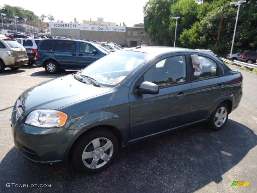 2010 Aveo LT Sedan - Wintergreen / Charcoal photo #2