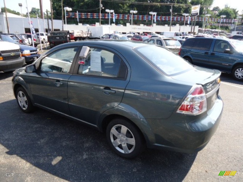 2010 Aveo LT Sedan - Wintergreen / Charcoal photo #12