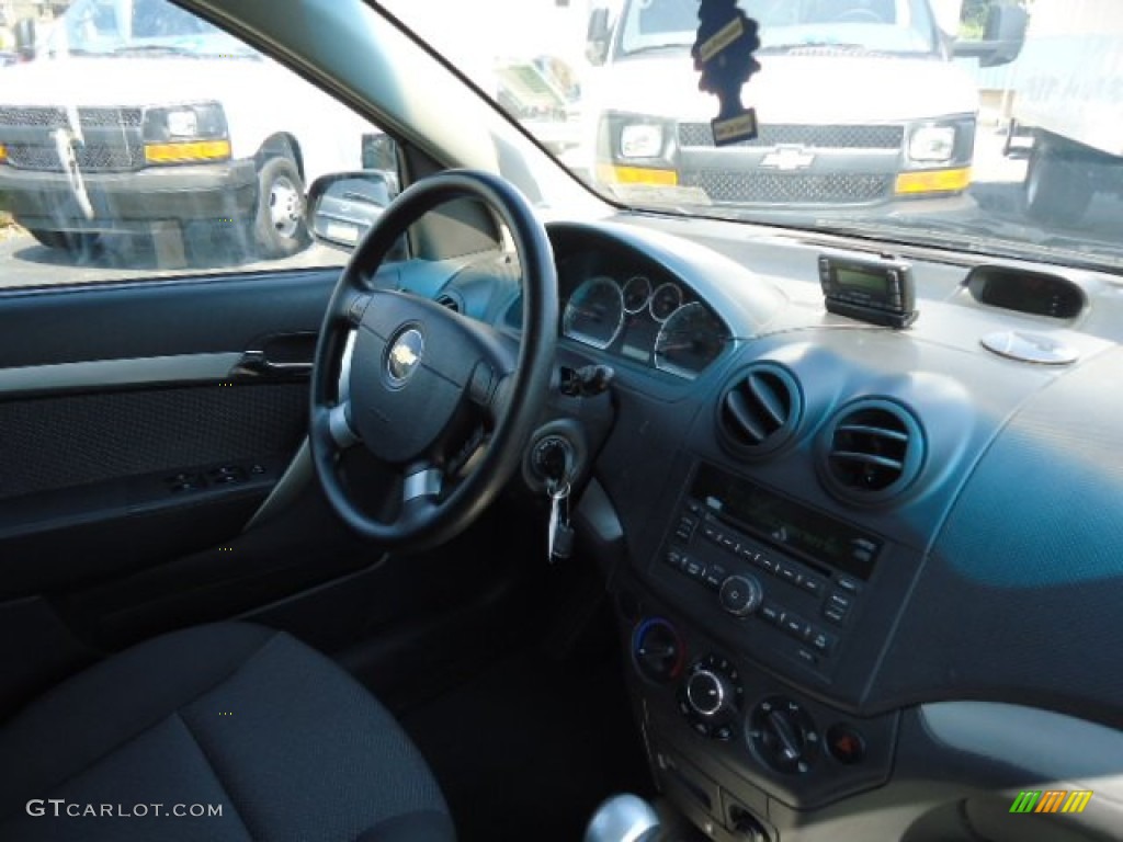 2010 Aveo LT Sedan - Wintergreen / Charcoal photo #20