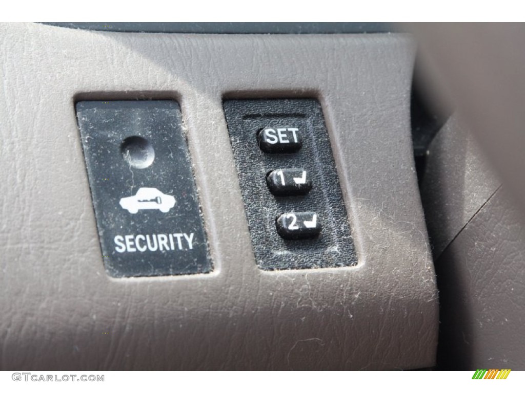 2003 Lexus RX 300 Controls Photos