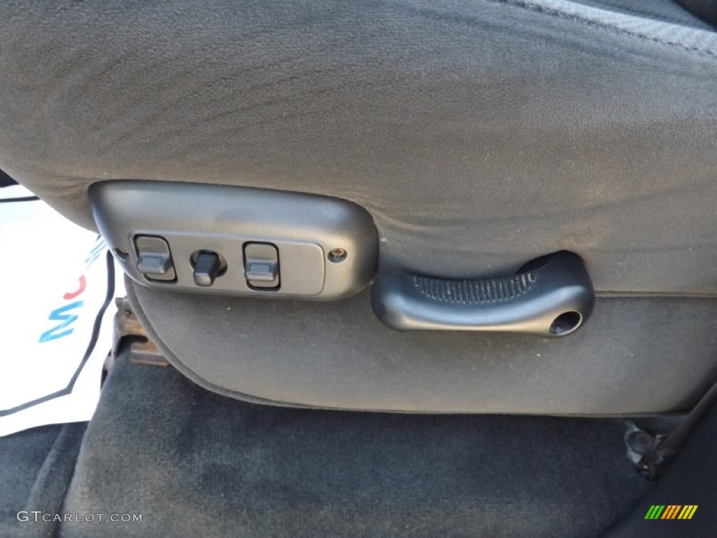 2004 Dodge Ram 2500 SLT Quad Cab Controls Photo #68847846