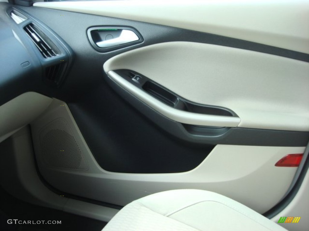 2012 Focus SEL 5-Door - Oxford White / Stone photo #22