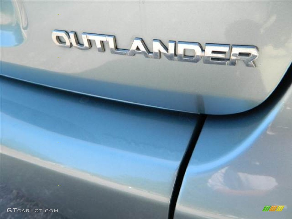2007 Mitsubishi Outlander LS Marks and Logos Photos
