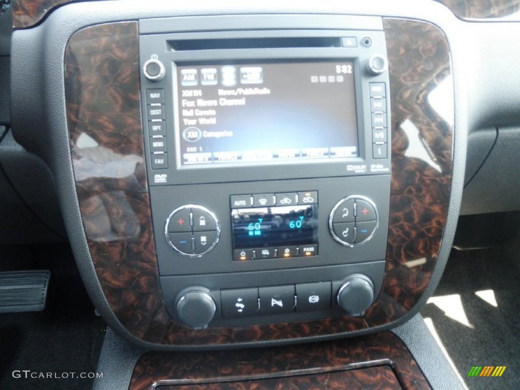 2013 GMC Sierra 3500HD Denali Crew Cab 4x4 Dually Controls Photo #68856554