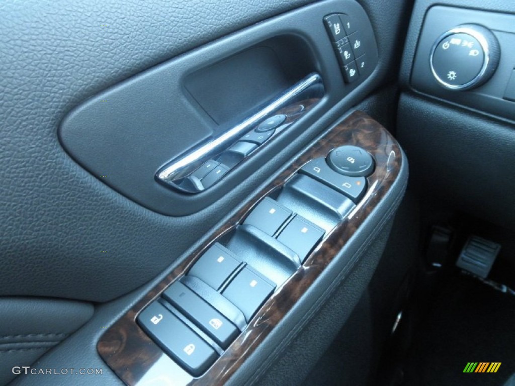 2013 GMC Sierra 3500HD Denali Crew Cab 4x4 Dually Controls Photo #68856573