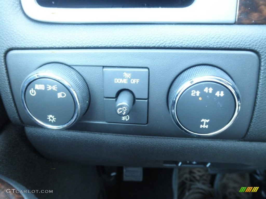 2013 GMC Sierra 3500HD Denali Crew Cab 4x4 Dually Controls Photo #68856579
