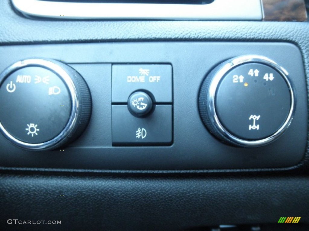 2013 GMC Sierra 2500HD Denali Crew Cab 4x4 Controls Photo #68857005