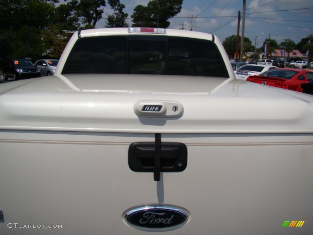 2007 F150 Lariat SuperCrew 4x4 - White Sand Tri-Coat / Tan photo #32