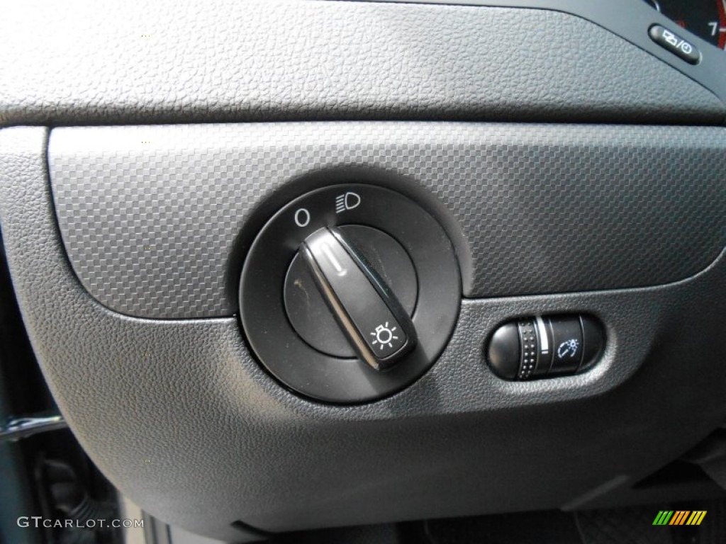 2013 Volkswagen Jetta S Sedan Controls Photo #68862174