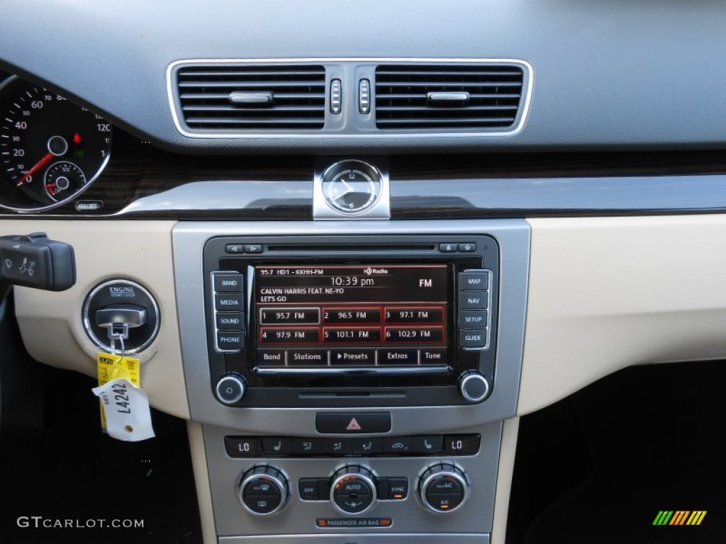 2013 Volkswagen CC VR6 4Motion Executive Controls Photo #68862629