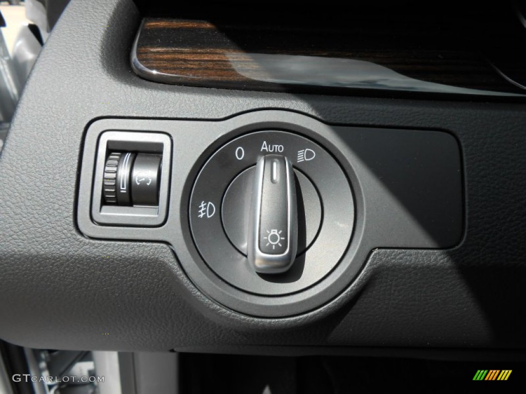 2013 Volkswagen CC VR6 4Motion Executive Controls Photo #68863212