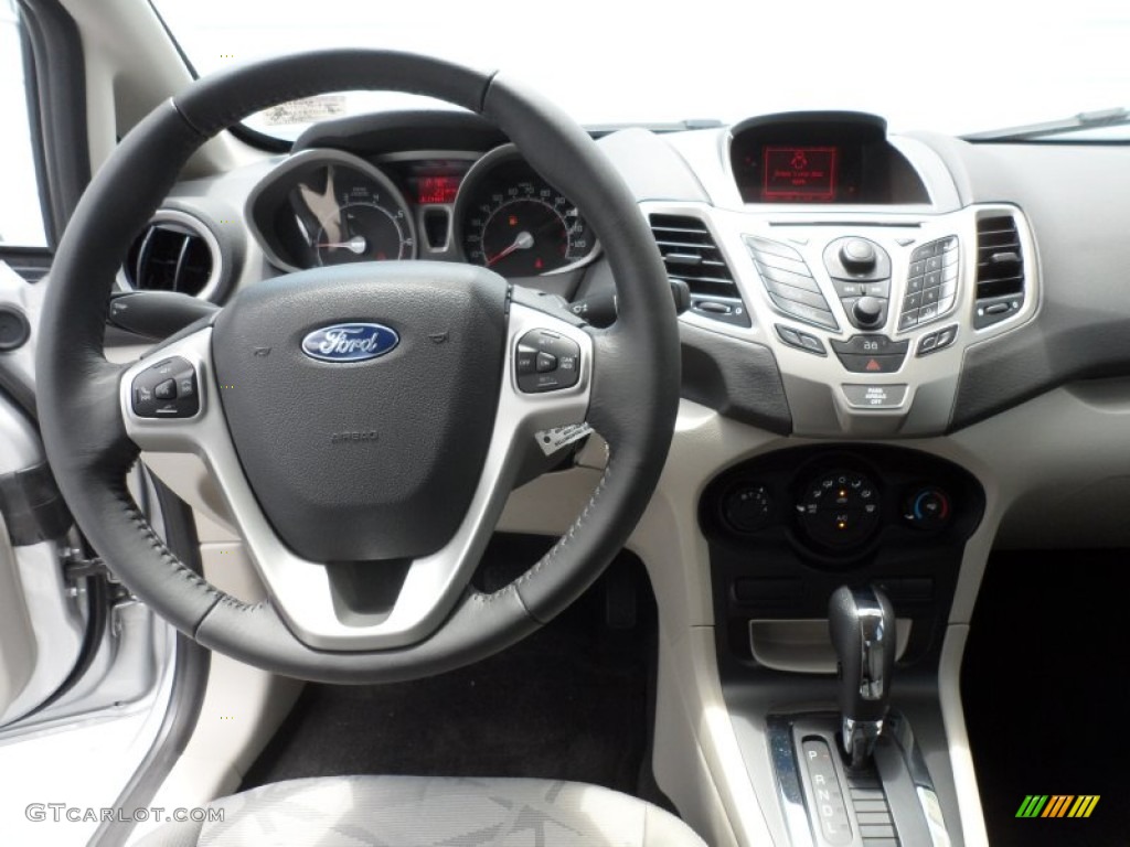 2013 Ford Fiesta SE Hatchback Charcoal Black/Light Stone Dashboard Photo #68864916