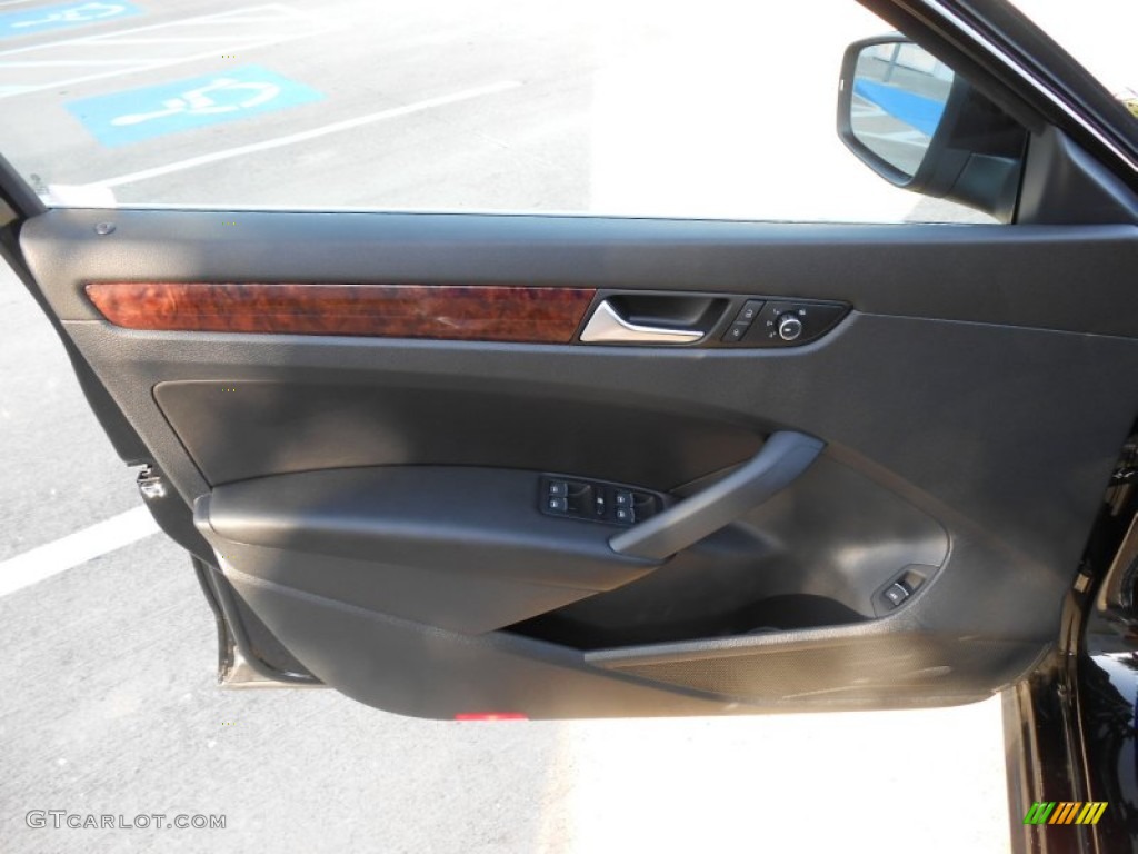 2013 Volkswagen Passat TDI SEL Titan Black Door Panel Photo #68865339