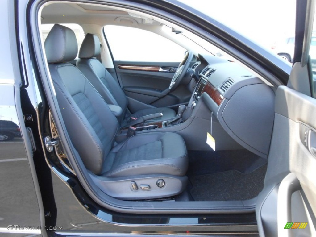 Titan Black Interior 2013 Volkswagen Passat TDI SEL Photo #68865366