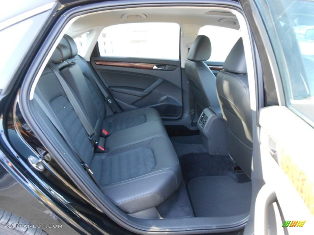 Titan Black Interior 2013 Volkswagen Passat TDI SEL Photo #68865375