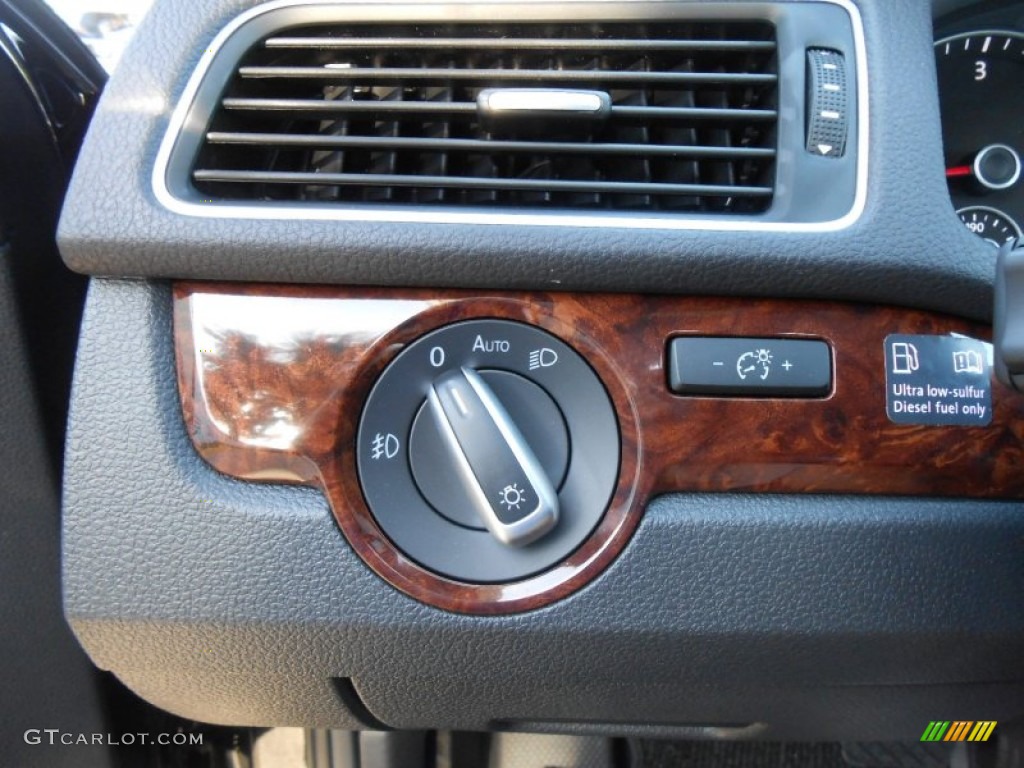 2013 Volkswagen Passat TDI SEL Controls Photo #68865441