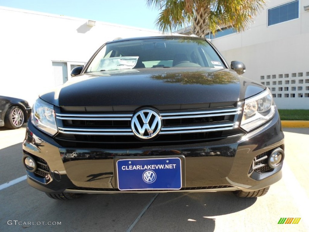 2012 Tiguan SE - Deep Black Metallic / Black photo #2