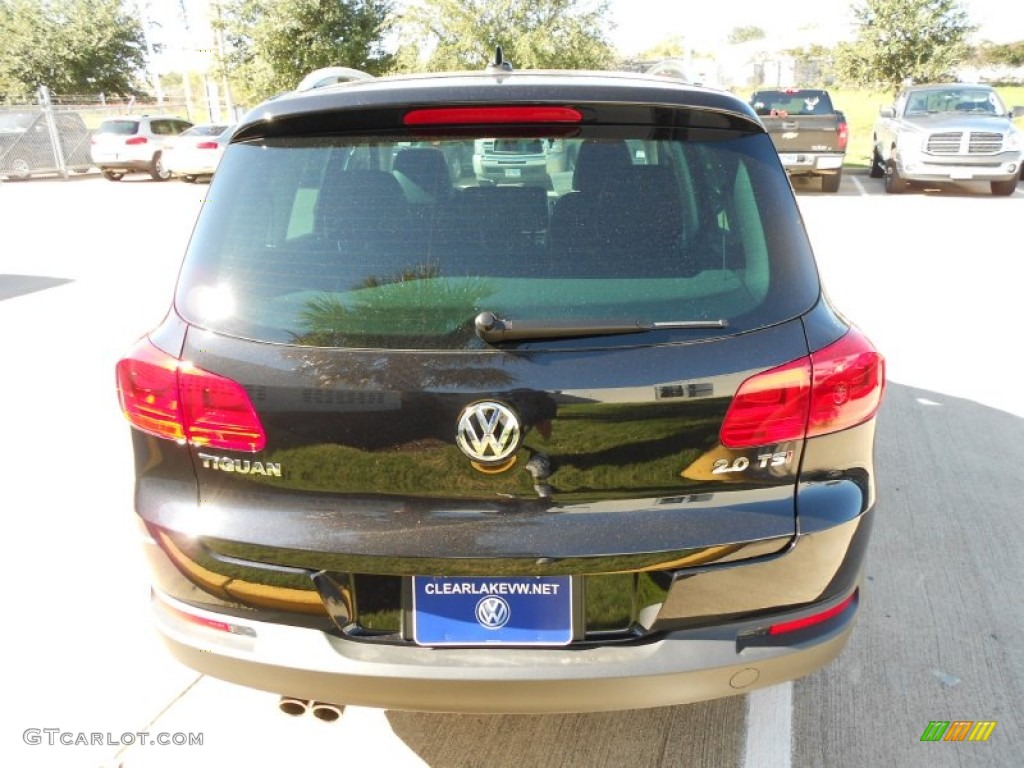 2012 Tiguan SE - Deep Black Metallic / Black photo #6