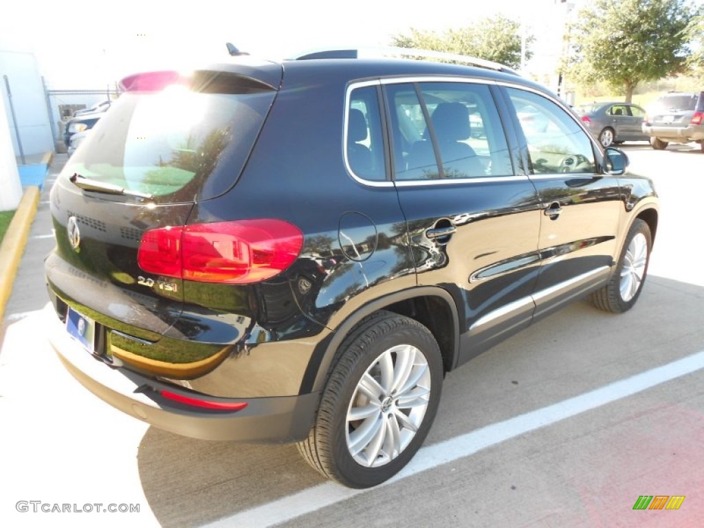 2012 Tiguan SE - Deep Black Metallic / Black photo #7
