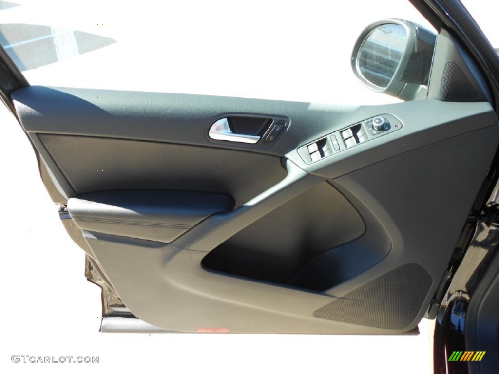 2012 Tiguan SE - Deep Black Metallic / Black photo #10