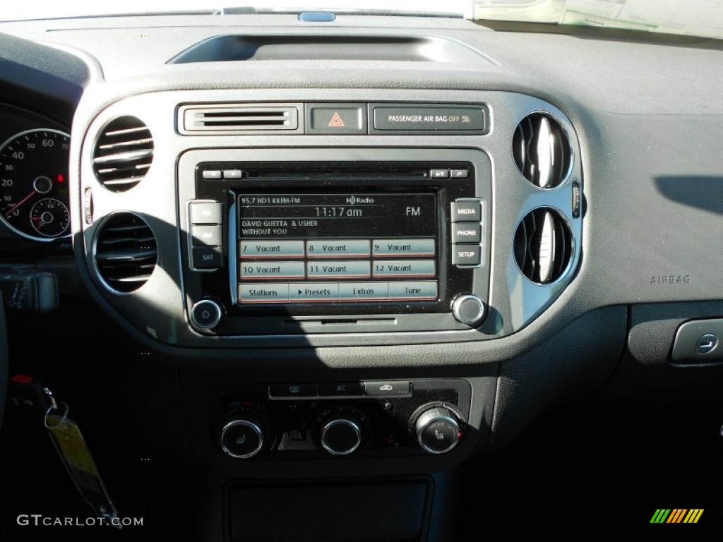 2012 Tiguan SE - Deep Black Metallic / Black photo #17