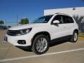 Candy White - Tiguan SE Photo No. 3