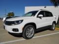 Candy White - Tiguan SE Photo No. 3