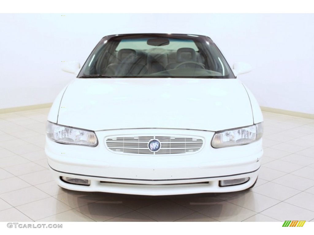 2003 Regal LS - White / Medium Gray photo #2