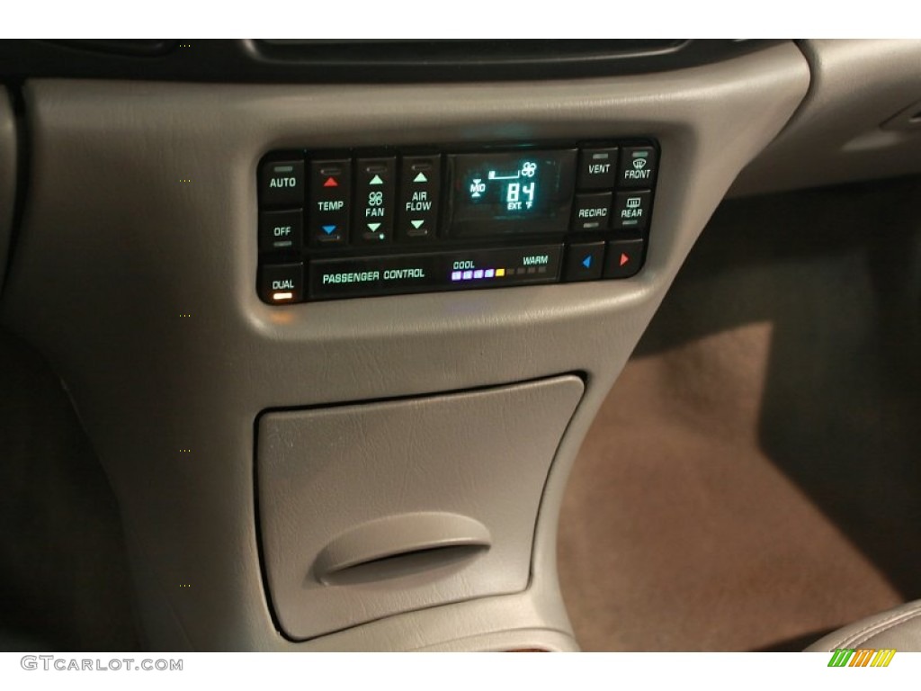 2003 Regal LS - White / Medium Gray photo #11