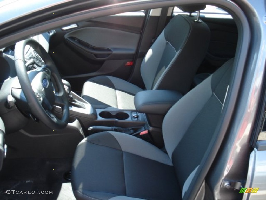 2012 Focus SE Sedan - Sterling Grey Metallic / Charcoal Black photo #11