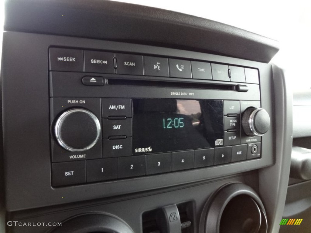 2007 Jeep Wrangler Rubicon 4x4 Audio System Photo #68880771
