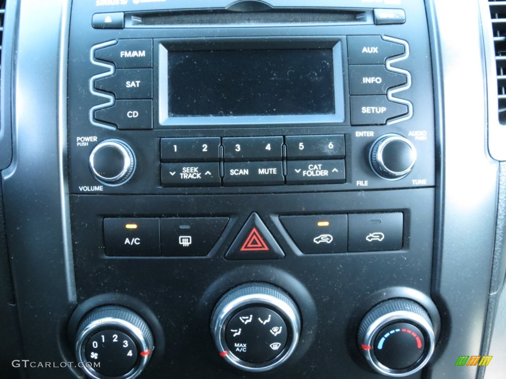 2011 Kia Sorento LX Controls Photo #68882463