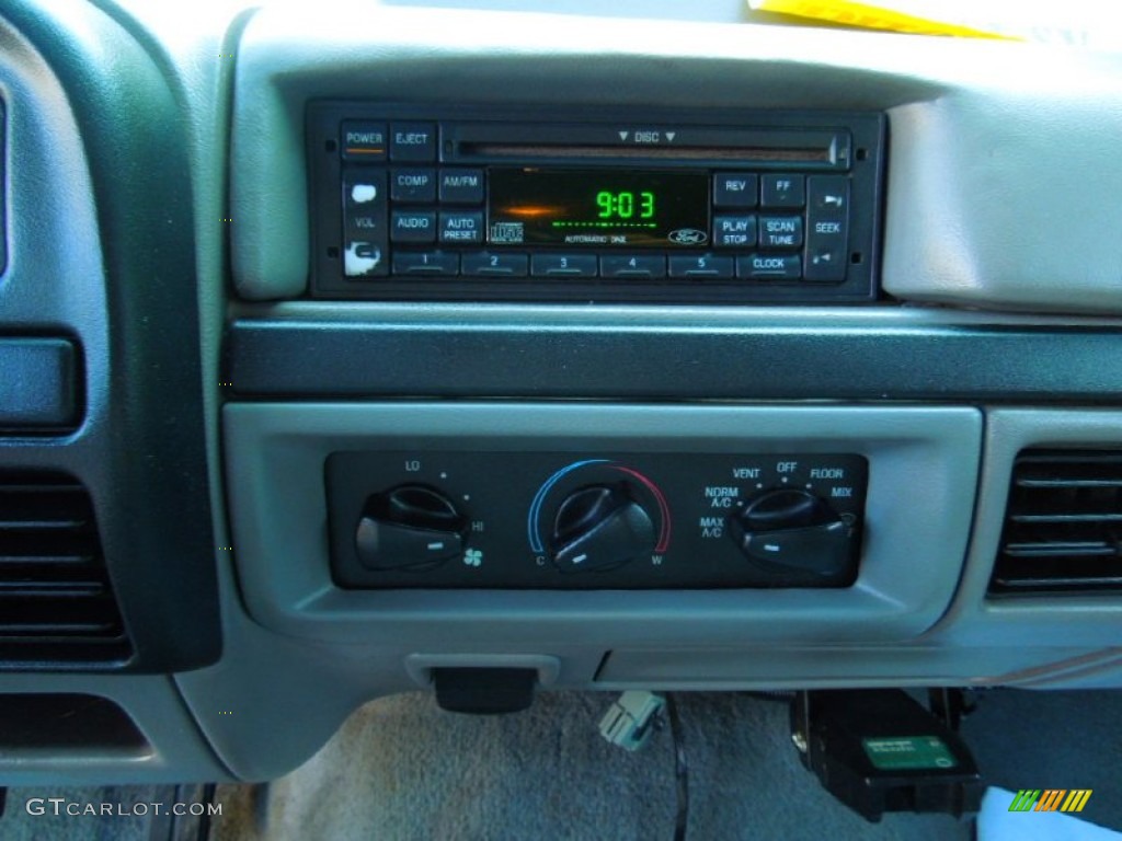 1997 Ford F350 XLT Crew Cab 4x4 Controls Photo #68884008